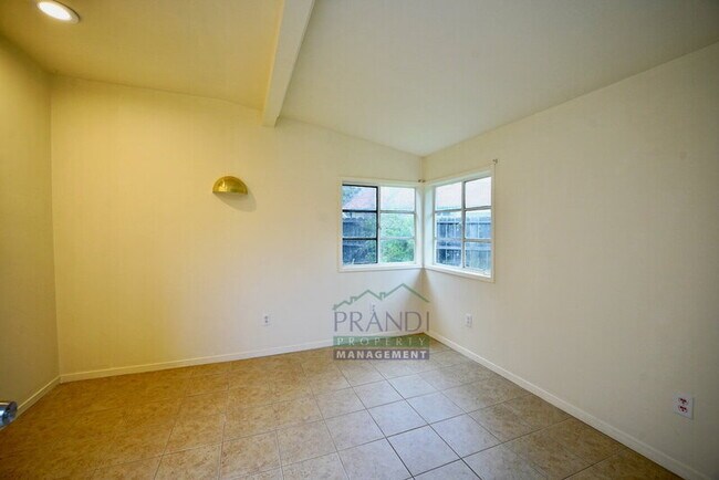 Foto del edificio - 740 Bradley Ave