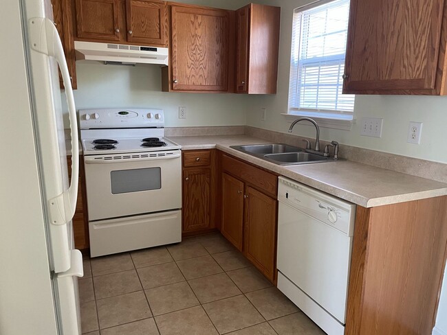 Building Photo - 2 Bedroom Townhome in Bridford Downs