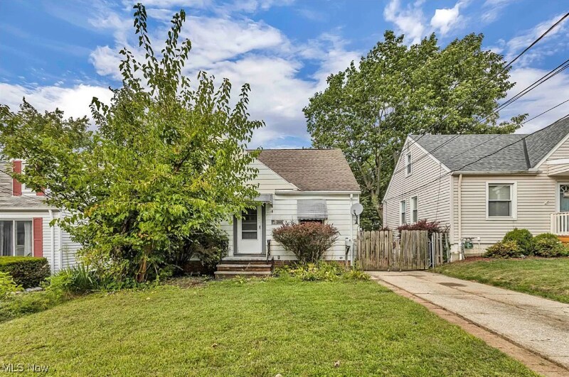 15917 Corkhill Rd Maple Heights, OH 44137 – photo 1 of 13