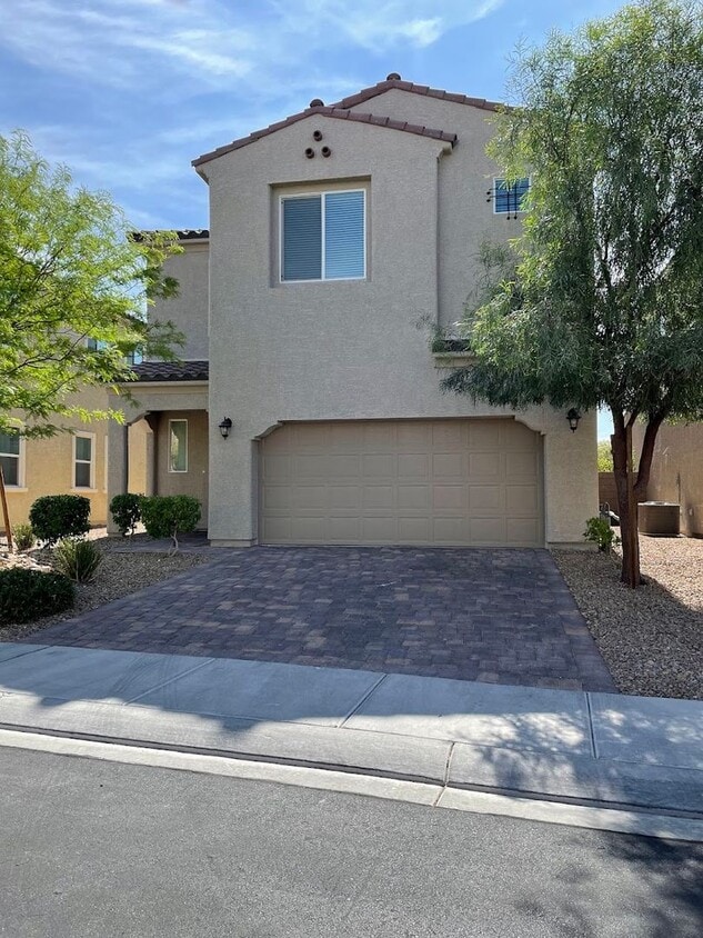 Primary Photo - Gated Southern Highlands Community - Versi...