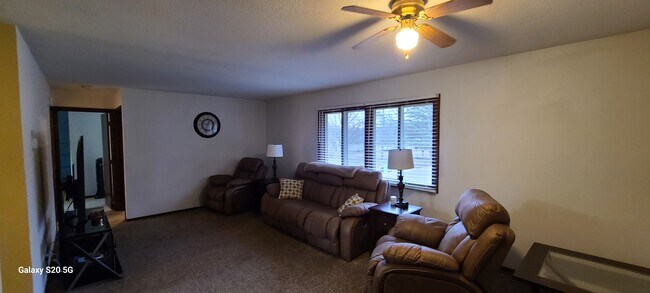 Foto del edificio - 1765 3rd Ave NE