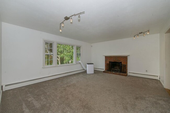 Building Photo - 3 Rustic Ln