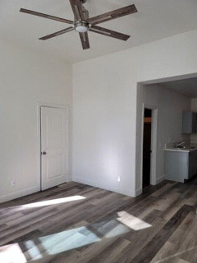 Foto del edificio - 2602-2604 Newton Ave