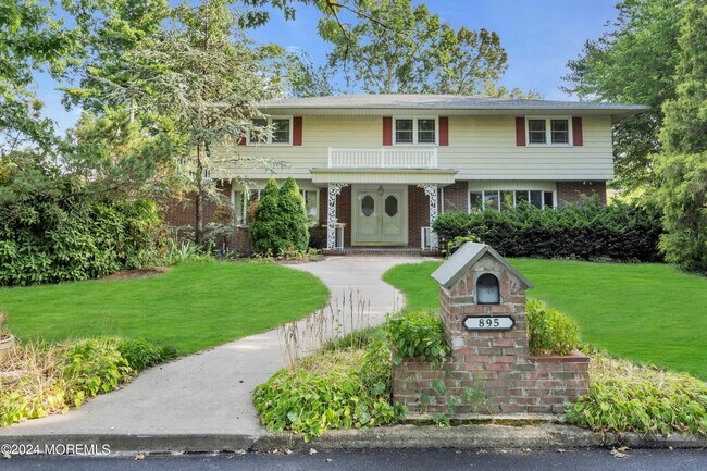 Building Photo - 895 Somerset Dr
