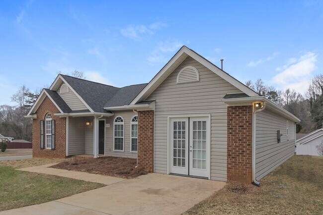 Building Photo - 7218 Kavan Hunter Dr