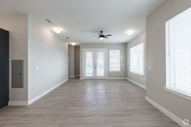 2BR, 2BA - 1,179SF - Living Room - Skyview at Crawford