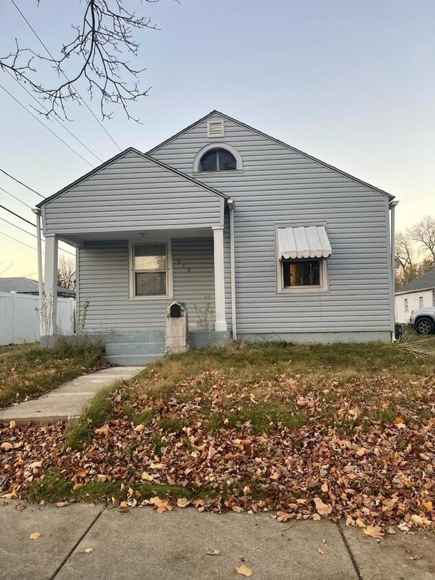 Primary Photo - 910 5th Ave