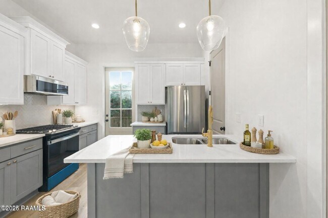 Building Photo - 202 Steiner Oaks