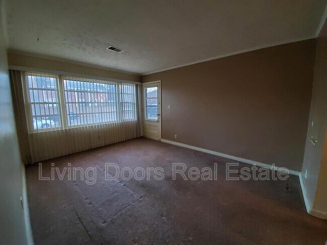 Foto del edificio - 323 S 47th St
