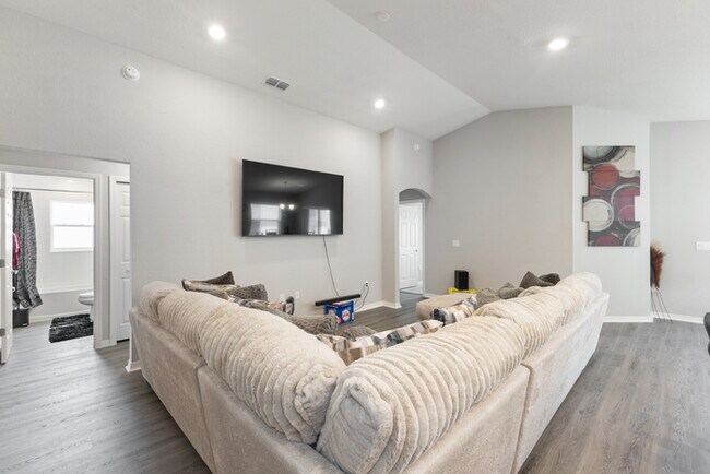 Building Photo - 2172 Desert Rose Dr