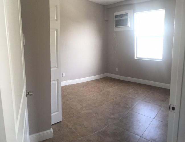 Habitación - 6682 5th Ave N