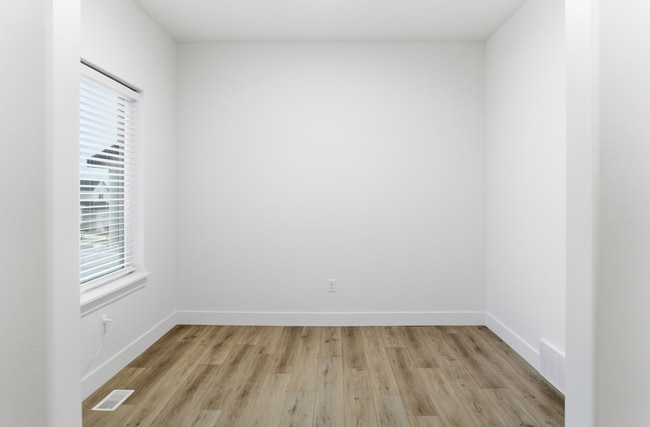 Building Photo - 4634 E Silver Moon Dr