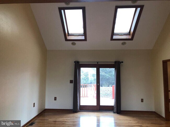 Foto del edificio - 114 Meadowbrooke Pl