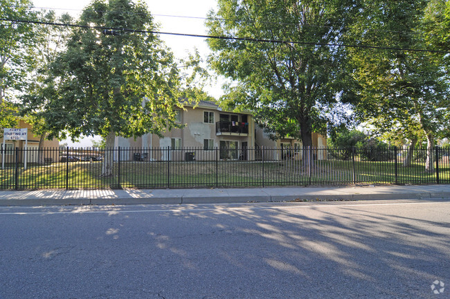 Building Photo - Lakeview Apartments