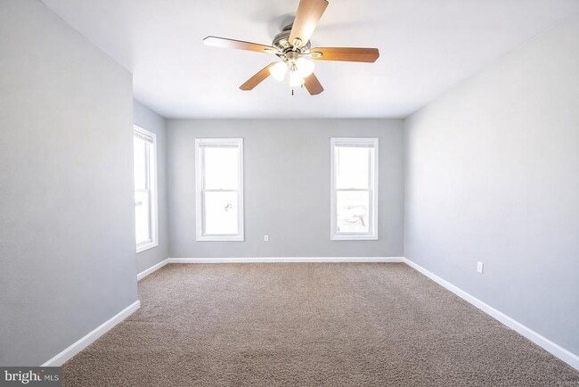 Building Photo - 48 E Scott St