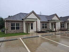Building Photo - 6803 Lakeridge Dr