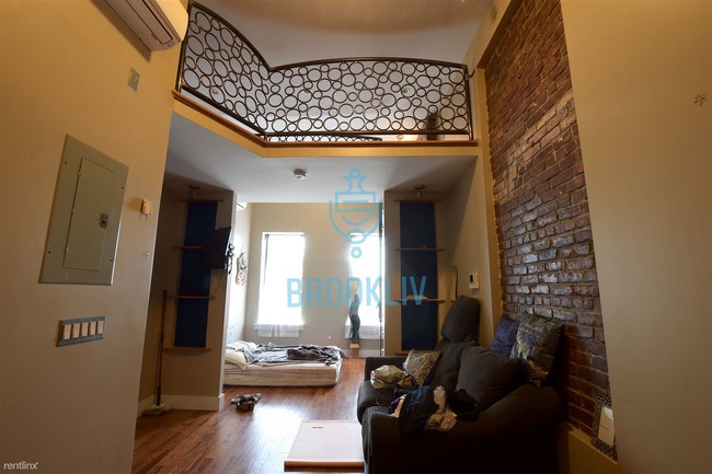 Foto del edificio - Studio, 1 bath Apartment - 215 Marion St 3A