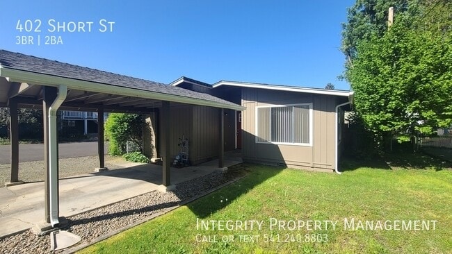 Building Photo - 402 Short St