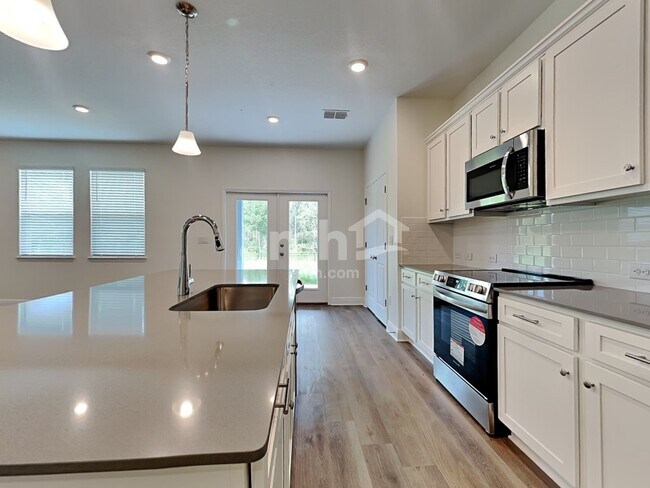 Foto del edificio - 27170 St Andrews Ave