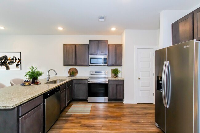 Foto del edificio - 504 The Heights Ln