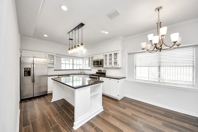 Foto del edificio - 5310 Oak Cove Dr