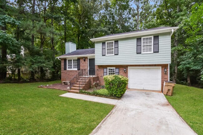 Building Photo - Spacious Split Level Home