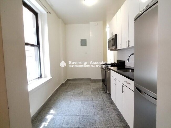Building Photo - 652 W 163rd St