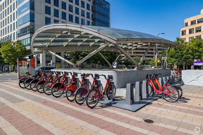 Seamless travel between Clarendon subway and Colonial Village.
