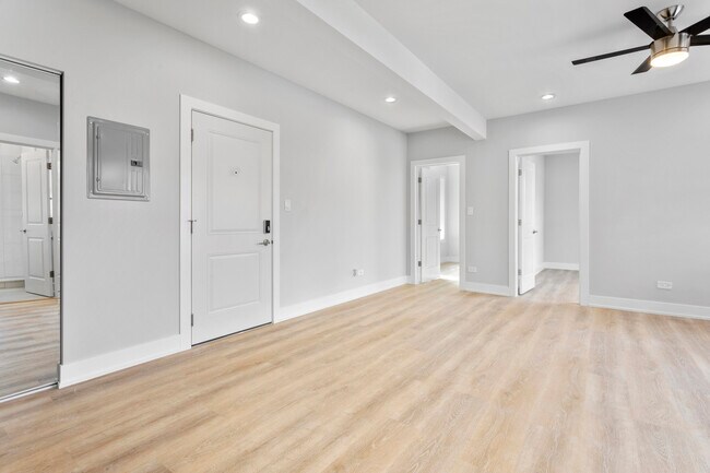 Foto del edificio - 7510 N Eastlake Terrace