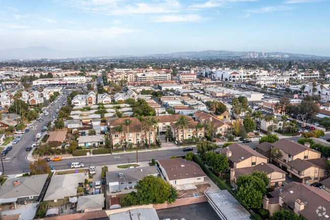 Aerial Photo - Palermo Townhouse