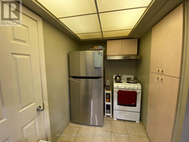 Building Photo - 622 Chartwell Ct