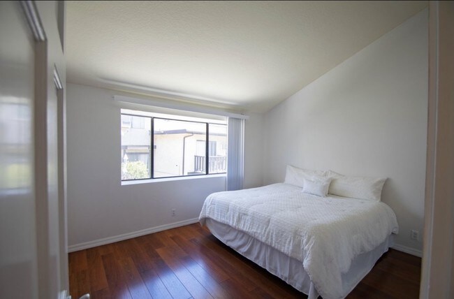 Foto del edificio - 5321 Colodny Dr