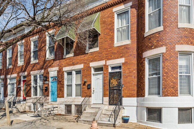 Building Photo - 3 Bedroom Townhome