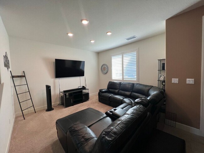 Building Photo - 7047 Woodward Rd