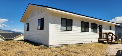 Building Photo - 1002 Hillside Ct