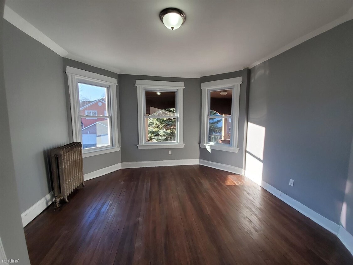 3 br, 1 bath - 182 N 17th St 1 - 3 br, 1 bath  - 182 N 17th St 1
