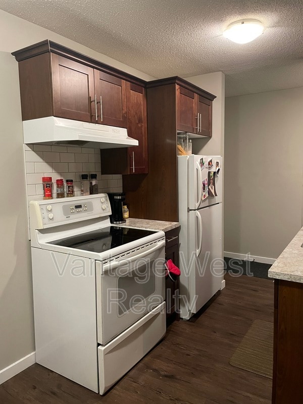 Building Photo - 235-235 Husch Rd