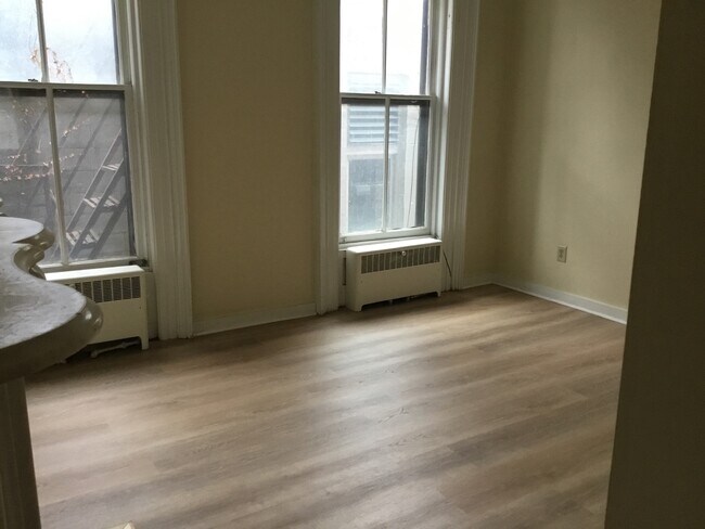 Building Photo - 158 Jay St