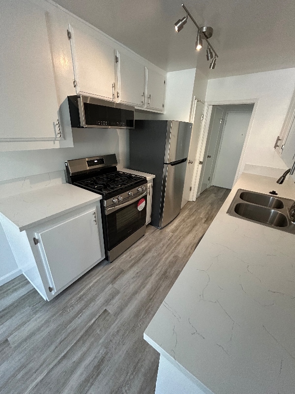 Building Photo - 12225 San Vicente Blvd