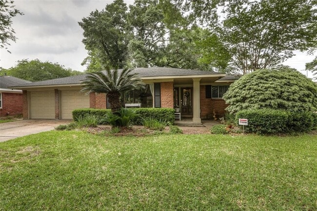 Foto del edificio - 6222 Lindyann Ln