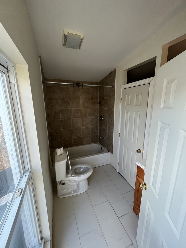 Building Photo - 2177 Sohn St