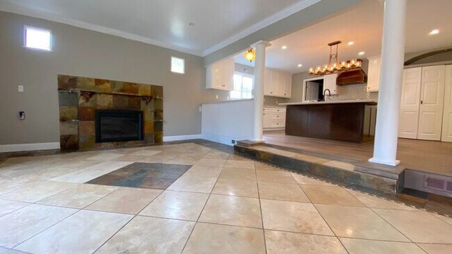 Building Photo - 3061 Sunrise Cir