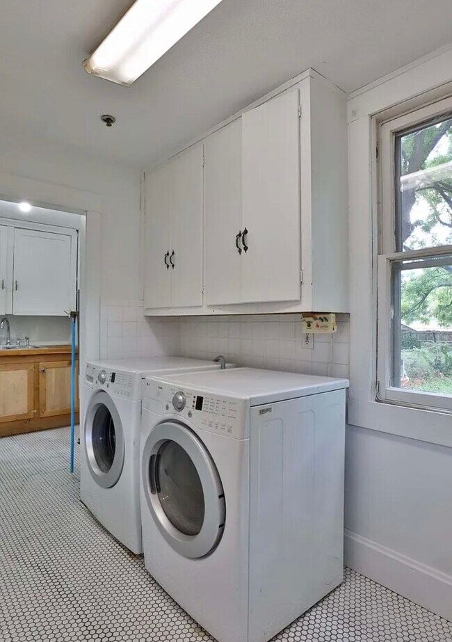 Foto del edificio - 317 E Glenwood St