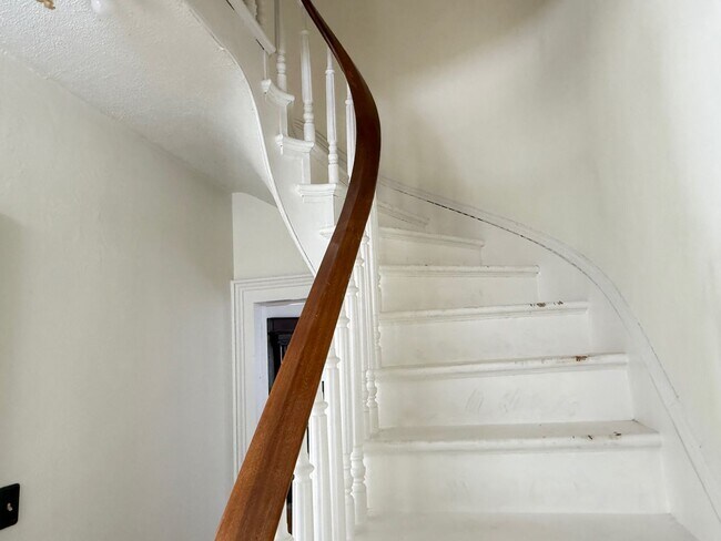 Foto del edificio - Large 4 BR house in Heyworth