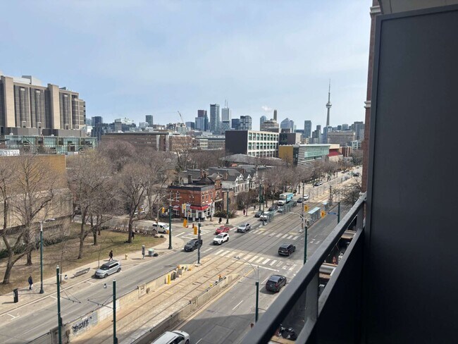 Photo du bâtiment - 710 Spadina Ave.