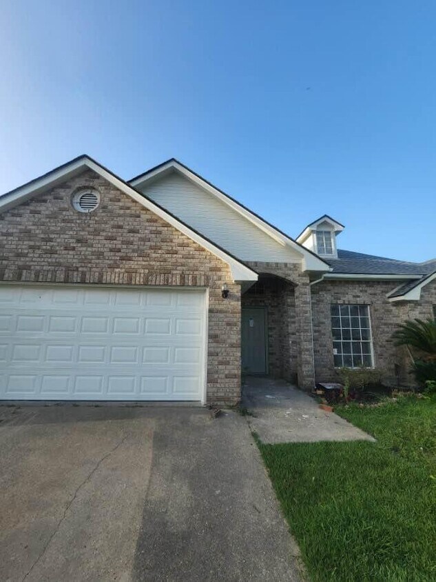Primary Photo - 57 Shearwater Dr