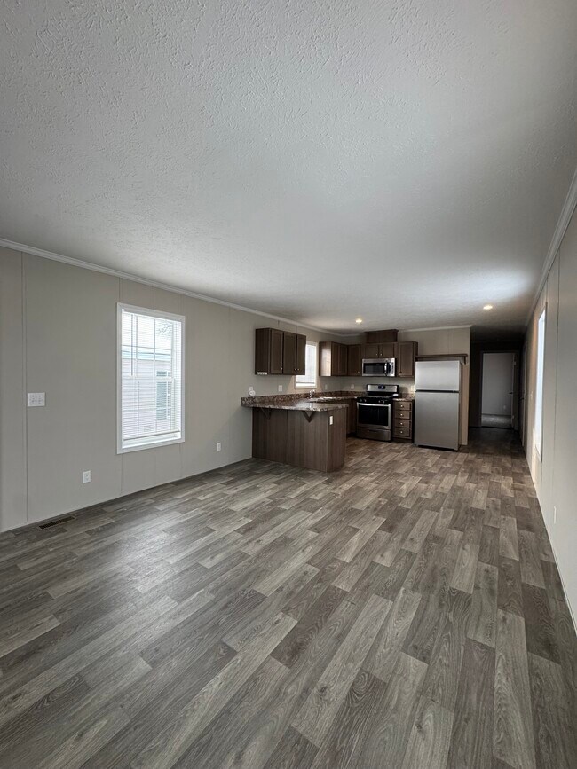 Foto del edificio - 2340 Maple Dr