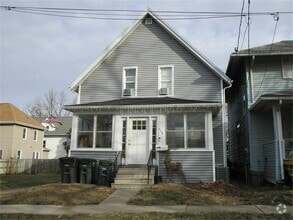 Building Photo - 1113 Wellington St