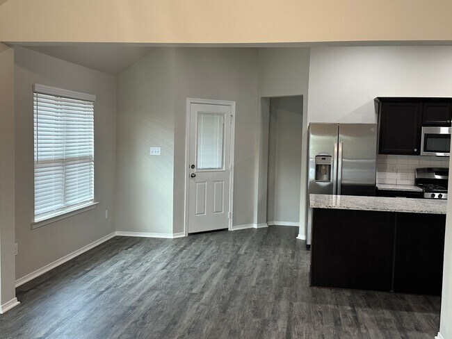Foto del edificio - Navasota - NEW BUILD -3 bedrooms / 2 bath ...
