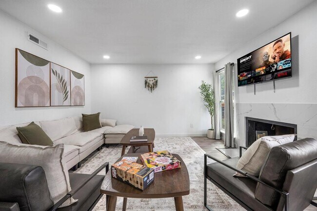 Foto del edificio - 6413 Chimney Creek Cir